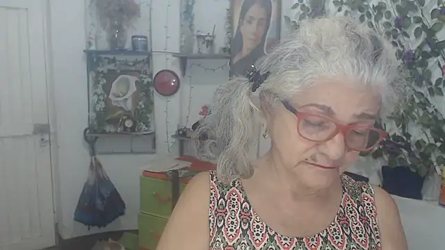 FunnyGrandma online show from 02/04/26, 03:12