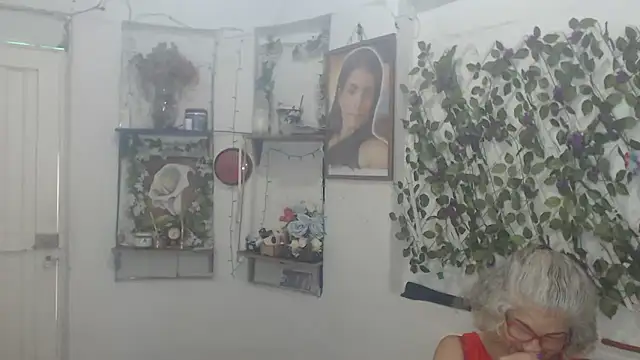 FunnyGrandma online show from 02/15/26, 06:04