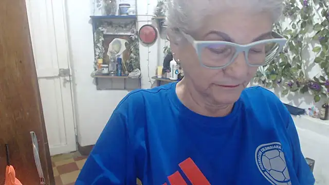 FunnyGrandma online show from 07/04/26, 01:12