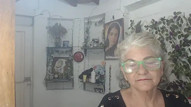 FunnyGrandma online show from 07/28/26, 01:56