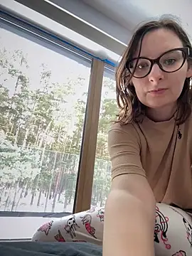 Snapshot of The_Snowwhitee chatting on 02/15/26, 08:46 The Snowwhitee online show from 02/15/26, 08:46