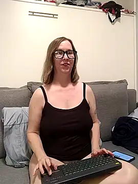 SweetandNaughty1 online show from 03/09/26, 04:27