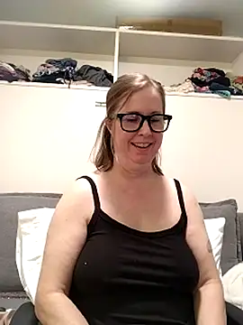 SweetandNaughty1 online show from 07/07/26, 06:47