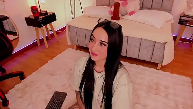 EmmyEvans1 online show from 12/31/24, 06:13