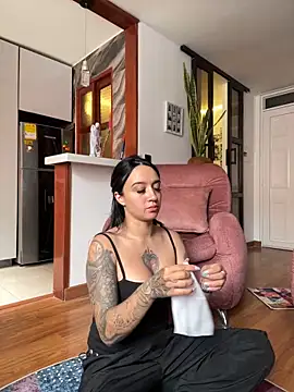 EmmyEvans1 online show from 02/06/25, 08:45