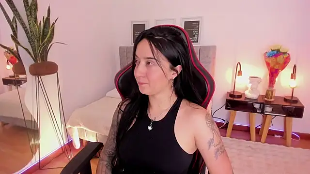 EmmyEvans1 online show from 02/28/25, 07:46