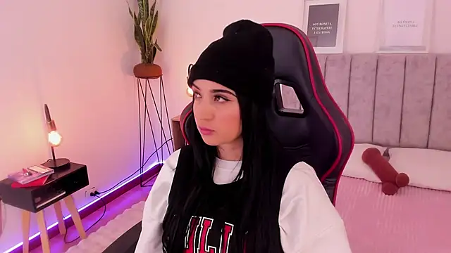 EmmyEvans1 online show from 03/19/25, 07:27