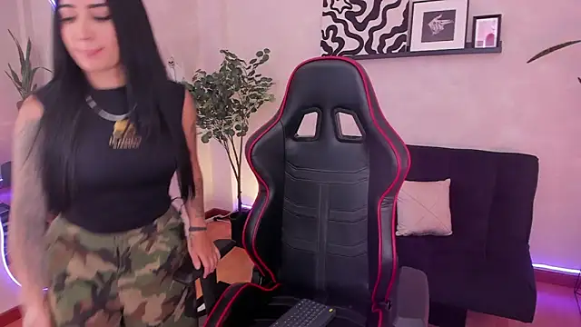 EmmyEvans1 online show from 09/30/25, 07:30