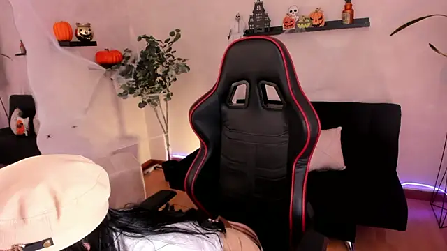 EmmyEvans1 online show from 10/08/25, 08:06