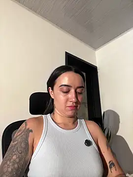 EmmyEvans1 online show from 10/13/25, 07:36