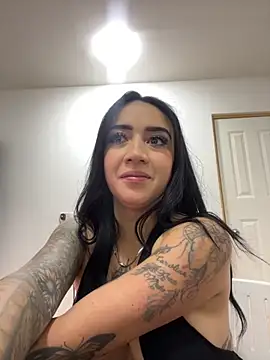 EmmyEvans1 online show from 11/14/25, 07:34