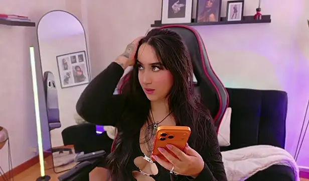 EmmyEvans1 online show from 03/25/26, 07:31