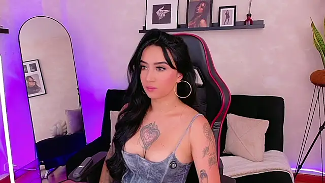 EmmyEvans1 online show from 04/07/26, 07:36