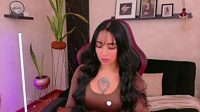 EmmyEvans1 online show from 04/16/26, 07:36