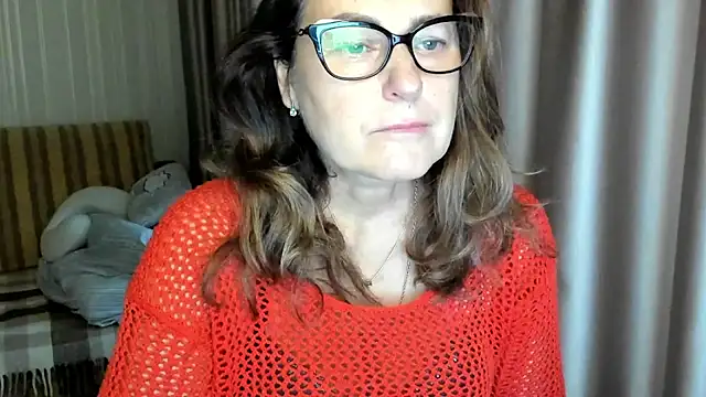 lauraoven online show from 11/06/25, 07:31