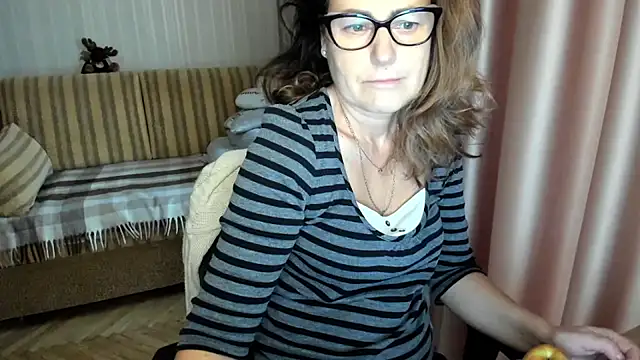 lauraoven online show from 11/26/25, 10:05