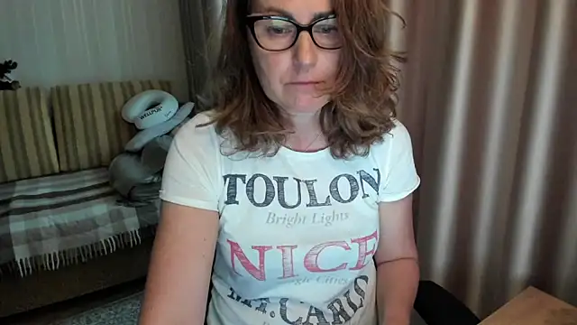 lauraoven online show from 06/11/26, 03:10