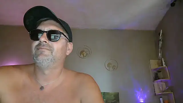 Snapshot of matrikes1 chatting on 07/16/26, 03:51 matrikes1 online show from 07/16/26, 03:51