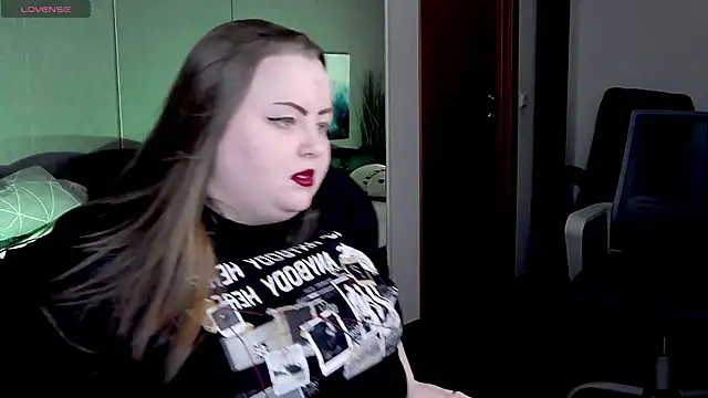 Snapshot of EMMA__CONNOR chatting on 03/18/25, 12:16 EMMA CONNOR online show from 03/18/25, 12:16