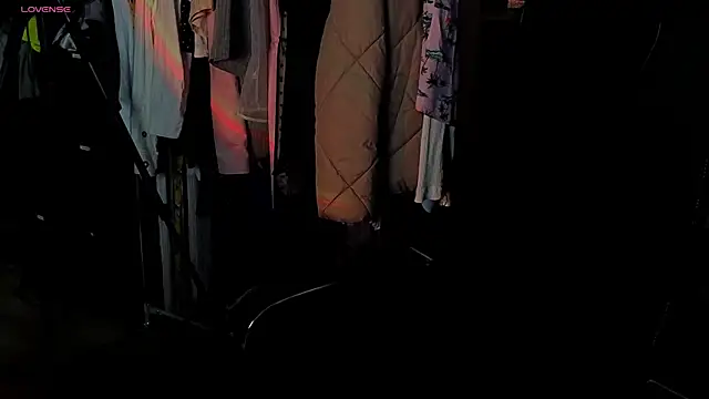 Snapshot of EMMA__CONNOR chatting on 10/12/25, 12:09 EMMA CONNOR online show from 10/12/25, 12:09