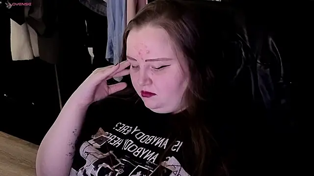 Snapshot of EMMA__CONNOR chatting on 11/07/25, 11:05 EMMA CONNOR online show from 11/07/25, 11:05