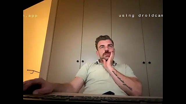 Snapshot of mrbigballs chatting on 10/08/25, 04:59 mrbigballs online show from 10/08/25, 04:59