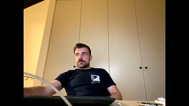 Snapshot of mrbigballs chatting on 10/12/25, 08:41 mrbigballs online show from 10/12/25, 08:41