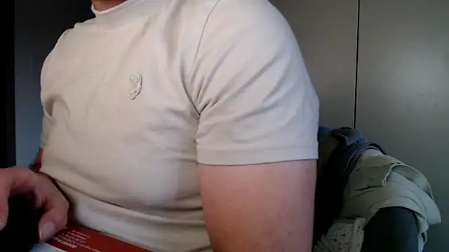 Snapshot of mrbigballs chatting on 05/08/26, 06:57 mrbigballs online show from 05/08/26, 06:57