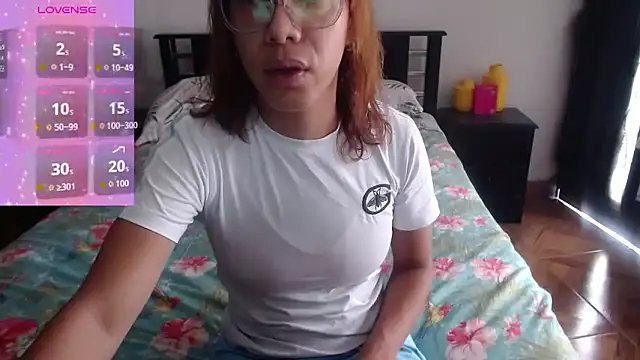 Snapshot of sensual_nataliee chatting on 02/27/26, 01:22 sensual nataliee online show from 02/27/26, 01:22