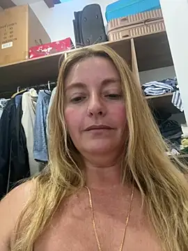Snapshot of moniquerainx chatting on 06/19/26, 11:19 moniquerainx online show from 06/19/26, 11:19