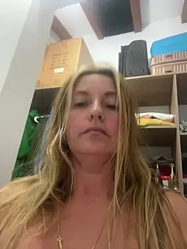 Snapshot of moniquerainx chatting on 08/08/26, 03:19 moniquerainx online show from 08/08/26, 03:19
