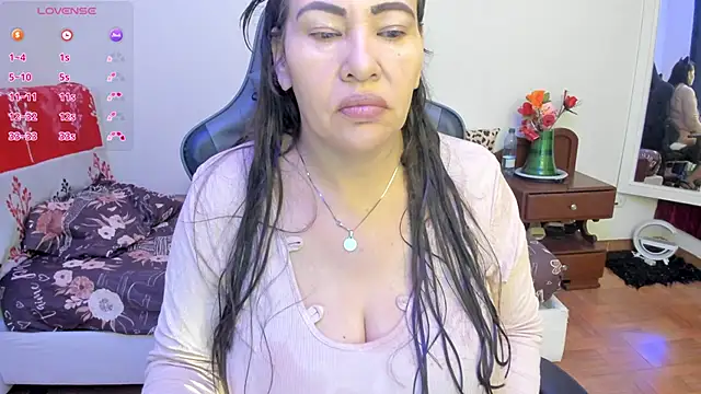 esmeralda milf online show from 12/01/25, 02:44