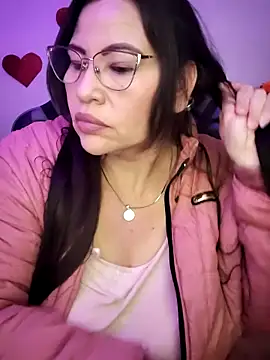 esmeralda milf online show from 02/24/26, 07:45