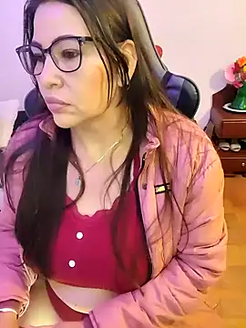 esmeralda milf online show from 02/25/26, 08:18