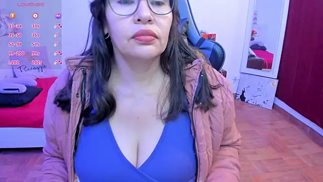 Snapshot of esmeralda_milf chatting on 05/08/26, 08:36 esmeralda milf online show from 05/08/26, 08:36