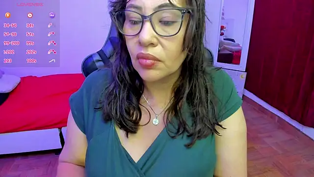 Snapshot of esmeralda_milf chatting on 05/16/26, 07:23 esmeralda milf online show from 05/16/26, 07:23