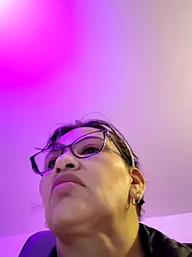 Snapshot of esmeralda_milf chatting on 05/28/26, 02:25 esmeralda milf online show from 05/28/26, 02:25