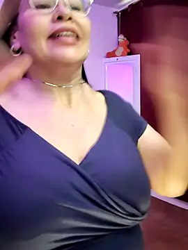 Snapshot of esmeralda_milf chatting on 07/22/26, 08:33 esmeralda milf online show from 07/22/26, 08:33