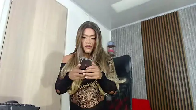 SARA TS FOX online show from 01/16/25, 09:19