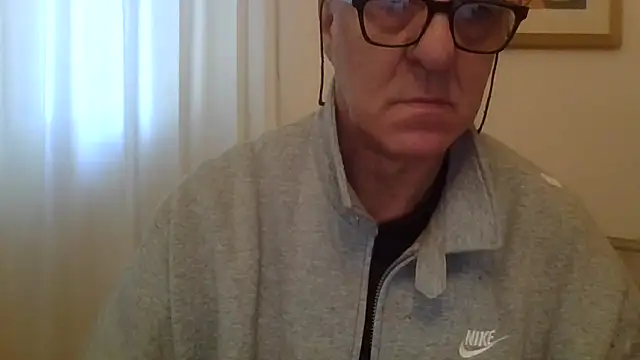 Snapshot of ANONIMO7735 chatting on 02/06/26, 10:51 ANONIMO7735 online show from 02/06/26, 10:51