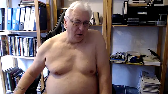 Snapshot of SchwanzhureXXL chatting on 03/25/26, 11:05 SchwanzhureXXL online show from 03/25/26, 11:05