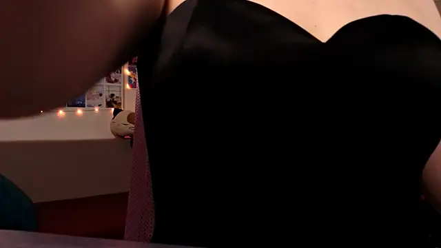 Snapshot of MilenaSaint chatting on 02/03/25, 03:31 MilenaSaint online show from 02/03/25, 03:31