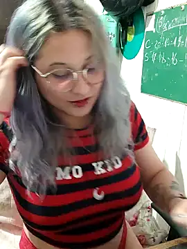 Snapshot of ElfGrey chatting on 12/17/24, 02:33 ElfGrey online show from 12/17/24, 02:33