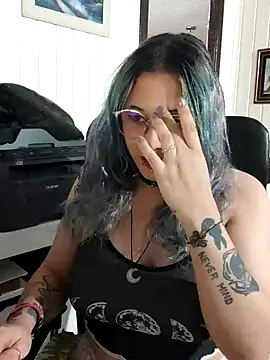 Snapshot of ElfGrey chatting on 02/13/25, 03:39 ElfGrey online show from 02/13/25, 03:39