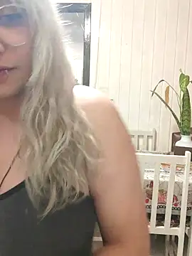 Snapshot of ElfGrey chatting on 03/14/25, 02:31 ElfGrey online show from 03/14/25, 02:31