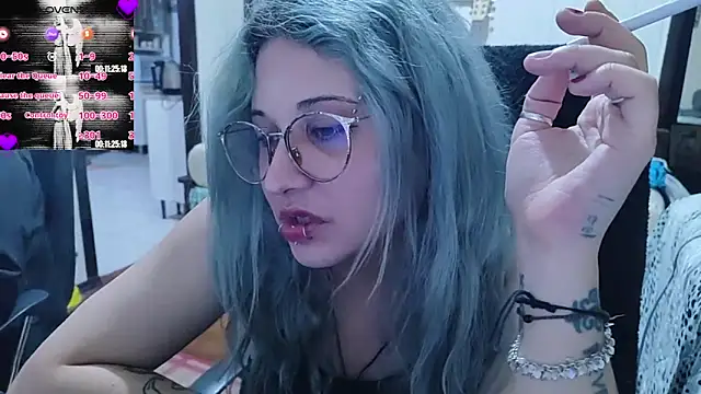 Snapshot of ElfGrey chatting on 10/21/25, 03:51 ElfGrey online show from 10/21/25, 03:51