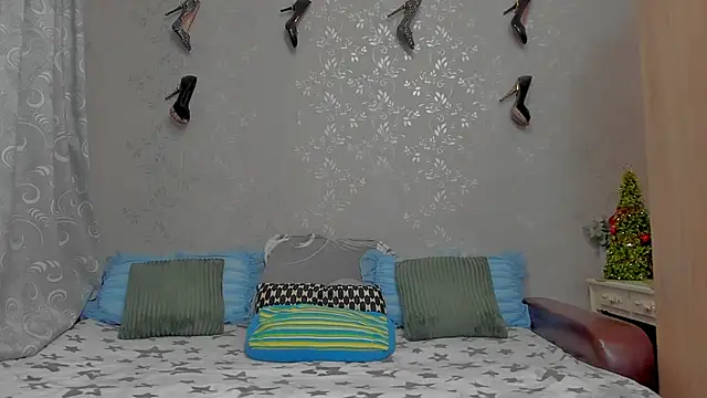 emilianna666 online show from 12/23/24, 11:14