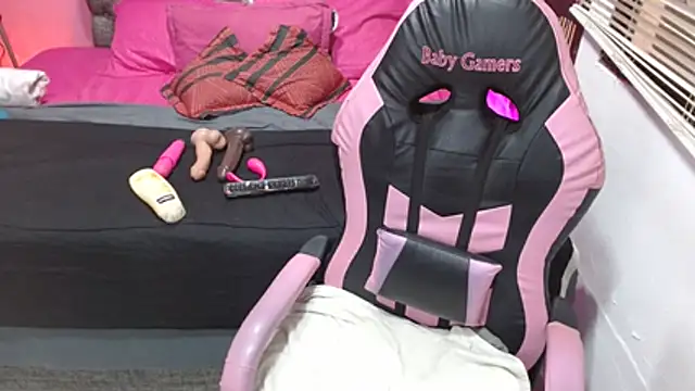 Snapshot of JEENEVIEVE chatting on 06/20/26, 06:33 JEENEVIEVE online show from 06/20/26, 06:33