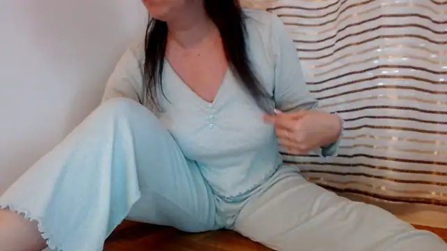 Snapshot of SofiaLenis chatting on 06/10/26, 11:42 SofiaLenis online show from 06/10/26, 11:42