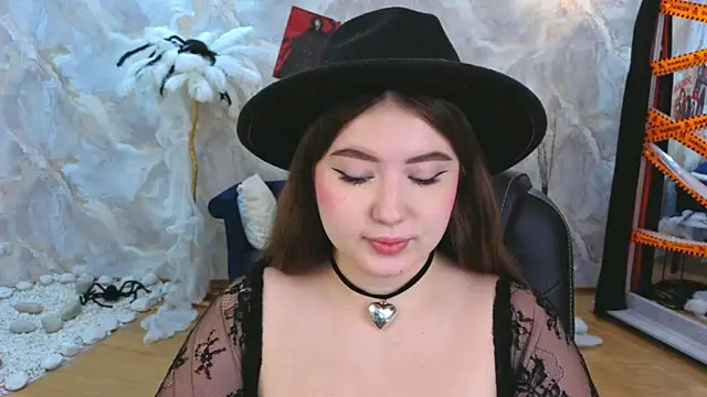 NicoleFoxery online show from 10/30/25, 06:19